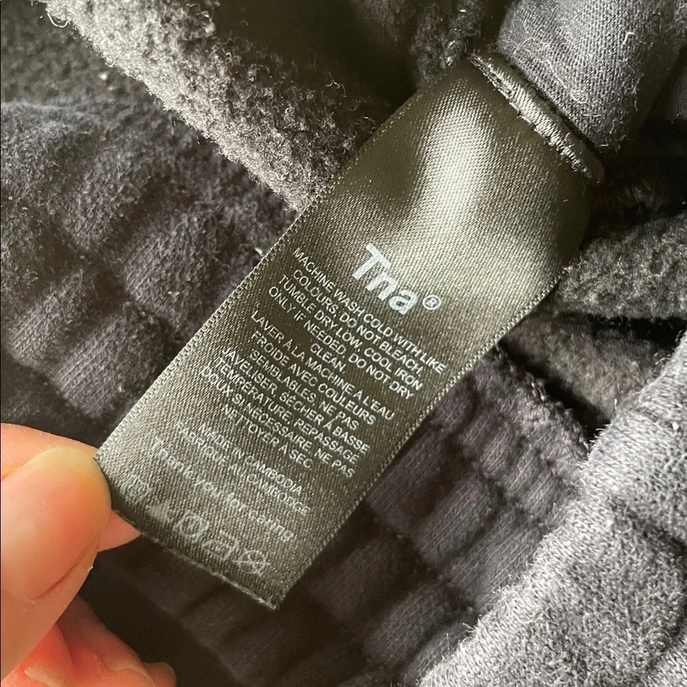 TNA comfortable black